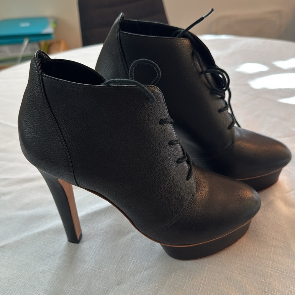 Loeffler Randall Dagmar AC Pump size 8.5B black